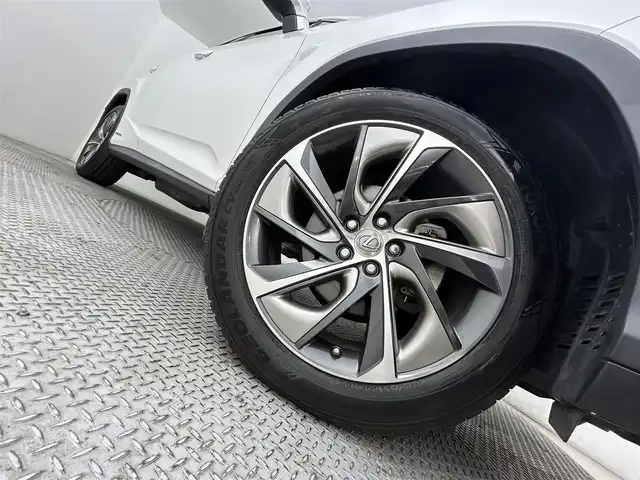 レクサス ＲＸ 450h バージョンL 道央・札幌 2017(平29)年 2.3万km ソニッククォーツ ・４WD/・メーカーナビ/・CD＆DVD＆フルセグTV＆BT/・本革シート/・D+N席シートヒーター＆ベンチレーション/・D+N席パワーシート/・衝突軽減ブレーキ/・ヘッドアップディスプレイ/・レーダークルーズコントロール/・コーナーセンサー/・パワーバックドア/・三眼LEDヘッドライト/・横滑り防止機能/・盗難防止システム/・オートライト/・オートハイビーム/・レーンアシスト/・純正アルミホイール/・純正フロアマット/・ドライブレコーダー前後/・ETC２.０/・スマートキー＆プッシュスタート/・スペア＆カードキー/・純正エンジンスターター