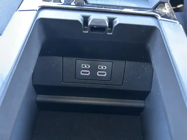 トヨタ プリウス Z 福島県 2023(令5)年 2万km プラチナホワイトパールマイカ ワンオーナー/4WD/Wサンルーフ/予防安全パッケージ/・プリクラッシュセーフティ/・レーダークルーズコントロール/・ロードサインアシスト/・レーンディパーチャーアラート/・オートマチックハイビーム/純正12.3インチコネクティッドナビゲーション/ブラインドスポットモニター/パノラミックビューモニター/純正デジタルインナーミラー/パワーバックドア/レザーシート/・運転席メモリ機能付きパワーシート/・前席シートヒーター/・前席エアシート/革巻きステアリング/・ステアリングヒーター/・ステアリングリモコン/スマートキー/・プッシュスタート/・スペアキー/LEDヘッドライト/・オートライト/・オートハイビーム/・フォグランプ/新車時保証書/取扱説明書