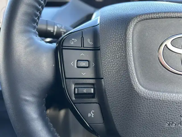 トヨタ プリウス Z 福島県 2023(令5)年 2万km プラチナホワイトパールマイカ ワンオーナー/4WD/Wサンルーフ/予防安全パッケージ/・プリクラッシュセーフティ/・レーダークルーズコントロール/・ロードサインアシスト/・レーンディパーチャーアラート/・オートマチックハイビーム/純正12.3インチコネクティッドナビゲーション/ブラインドスポットモニター/パノラミックビューモニター/純正デジタルインナーミラー/パワーバックドア/レザーシート/・運転席メモリ機能付きパワーシート/・前席シートヒーター/・前席エアシート/革巻きステアリング/・ステアリングヒーター/・ステアリングリモコン/スマートキー/・プッシュスタート/・スペアキー/LEDヘッドライト/・オートライト/・オートハイビーム/・フォグランプ/新車時保証書/取扱説明書