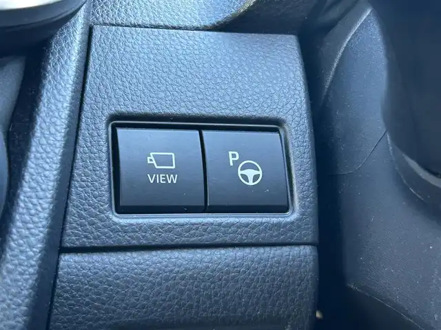 トヨタ プリウス Z 福島県 2023(令5)年 2万km プラチナホワイトパールマイカ ワンオーナー/4WD/Wサンルーフ/予防安全パッケージ/・プリクラッシュセーフティ/・レーダークルーズコントロール/・ロードサインアシスト/・レーンディパーチャーアラート/・オートマチックハイビーム/純正12.3インチコネクティッドナビゲーション/ブラインドスポットモニター/パノラミックビューモニター/純正デジタルインナーミラー/パワーバックドア/レザーシート/・運転席メモリ機能付きパワーシート/・前席シートヒーター/・前席エアシート/革巻きステアリング/・ステアリングヒーター/・ステアリングリモコン/スマートキー/・プッシュスタート/・スペアキー/LEDヘッドライト/・オートライト/・オートハイビーム/・フォグランプ/新車時保証書/取扱説明書