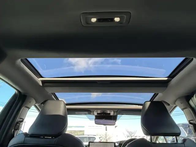 トヨタ プリウス Z 福島県 2023(令5)年 2万km プラチナホワイトパールマイカ ワンオーナー/4WD/Wサンルーフ/予防安全パッケージ/・プリクラッシュセーフティ/・レーダークルーズコントロール/・ロードサインアシスト/・レーンディパーチャーアラート/・オートマチックハイビーム/純正12.3インチコネクティッドナビゲーション/ブラインドスポットモニター/パノラミックビューモニター/純正デジタルインナーミラー/パワーバックドア/レザーシート/・運転席メモリ機能付きパワーシート/・前席シートヒーター/・前席エアシート/革巻きステアリング/・ステアリングヒーター/・ステアリングリモコン/スマートキー/・プッシュスタート/・スペアキー/LEDヘッドライト/・オートライト/・オートハイビーム/・フォグランプ/新車時保証書/取扱説明書