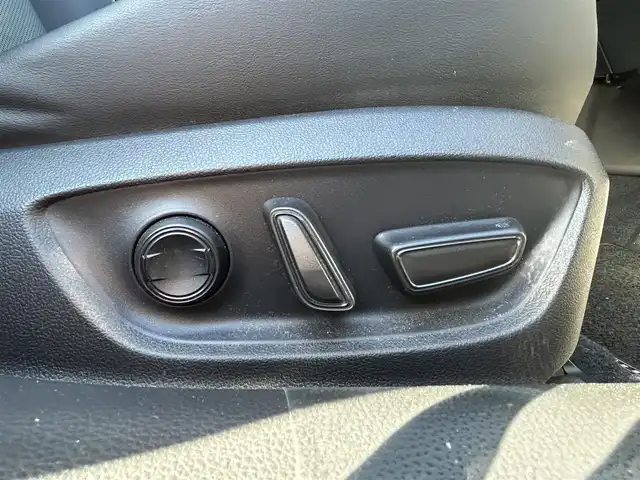 トヨタ プリウス Z 福島県 2023(令5)年 2万km プラチナホワイトパールマイカ ワンオーナー/4WD/Wサンルーフ/予防安全パッケージ/・プリクラッシュセーフティ/・レーダークルーズコントロール/・ロードサインアシスト/・レーンディパーチャーアラート/・オートマチックハイビーム/純正12.3インチコネクティッドナビゲーション/ブラインドスポットモニター/パノラミックビューモニター/純正デジタルインナーミラー/パワーバックドア/レザーシート/・運転席メモリ機能付きパワーシート/・前席シートヒーター/・前席エアシート/革巻きステアリング/・ステアリングヒーター/・ステアリングリモコン/スマートキー/・プッシュスタート/・スペアキー/LEDヘッドライト/・オートライト/・オートハイビーム/・フォグランプ/新車時保証書/取扱説明書