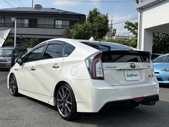 トヨタ プリウス S 熊本県 2012(平24)年 12.8万km ホワイトパールクリスタルシャイン G’s仕様フロントバンパー/純正メモリナビ（NSZT-Y64T）/【フルセグTV/Bluetooth/CD/DVD】/バックカメラ/クルーズコントロール/G’s仕様18インチAW/オートライト/スマートキー/プッシュスタート/革巻きステアリング/純正フロアマット/ビルトインETC/ステアリングスイッチ/盗難防止装置/スペアキー/保証書/取扱説明書