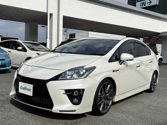 トヨタ プリウス S 熊本県 2012(平24)年 12.8万km ホワイトパールクリスタルシャイン G’s仕様フロントバンパー/純正メモリナビ（NSZT-Y64T）/【フルセグTV/Bluetooth/CD/DVD】/バックカメラ/クルーズコントロール/G’s仕様18インチAW/オートライト/スマートキー/プッシュスタート/革巻きステアリング/純正フロアマット/ビルトインETC/ステアリングスイッチ/盗難防止装置/スペアキー/保証書/取扱説明書
