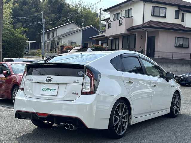 トヨタ プリウス S 熊本県 2012(平24)年 12.8万km ホワイトパールクリスタルシャイン G’s仕様フロントバンパー/純正メモリナビ（NSZT-Y64T）/【フルセグTV/Bluetooth/CD/DVD】/バックカメラ/クルーズコントロール/G’s仕様18インチAW/オートライト/スマートキー/プッシュスタート/革巻きステアリング/純正フロアマット/ビルトインETC/ステアリングスイッチ/盗難防止装置/スペアキー/保証書/取扱説明書
