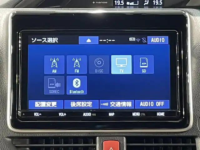 トヨタ エスクァイア ハイブリッド Gi プレミアムパッケージ 愛知県 2018(平30)年 3.4万km ブラック 純正9インチナビ（Bluetooth/フルセグTV/SD/AM/FM/CD/DVD）/純正12.1インチフリップダウンモニター/純正モデリスタフロントエアロ/トヨタセーフティセンス/被害軽減システム/両側パワースライドドア/ビルトインETC/LEDヘッドライト/シートヒーター/ステアリングヒーター/レーンキープアシスト/クルーズコントロール/バックカメラ/USB接続/プッシュスタート/スマートキー/スペアキー/純正フロアマット/純正15インチアルミホイール/ハーフレザーシート/ドアバイザー