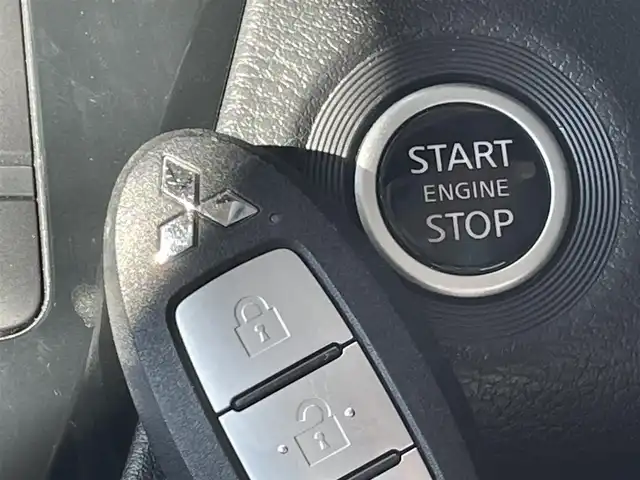 三菱 デリカミニ G プレミアム 福岡県 2023(令5)年 1.2万km アメジストブラック/シルキーホワイト マイパイロット/社外ナビ（ＡＶＩＣ－ＲＺ１１４）/マルチアラウンドモニター/衝突被害軽減ブレーキ/デジタルインナーミラー/ハンズフリー両側パワースライドドア/クリアランスソナー/ステアリングヒーター/前席シートヒーター/ルーフレール/ＥＴＣ/スマートキー/プッシュスタート/レーダークルーズコントロール