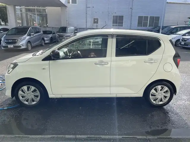 ダイハツ ミラ イース X SAⅢ 宮城県 2017(平29)年 4.7万km ホワイト 社外SDナビ/FM/AM/BT/コーナーセンサー/横滑り防止装置/衝突被害軽減システム/アイドリングストップ/LEDライト/オートマチックハイビーム/盗難防止装置/純正スチール冬タイヤ14インチ/社外アルミ夏タイヤ14インチ/電動格納ミラー/前後ドライブレコーダー/フロアマット/ETC