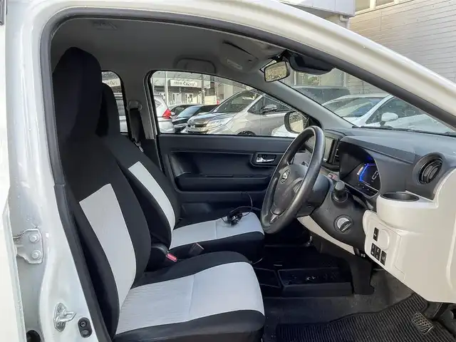 ダイハツ ミラ イース X SAⅢ 宮城県 2017(平29)年 4.7万km ホワイト 社外SDナビ/FM/AM/BT/コーナーセンサー/横滑り防止装置/衝突被害軽減システム/アイドリングストップ/LEDライト/オートマチックハイビーム/盗難防止装置/純正スチール冬タイヤ14インチ/社外アルミ夏タイヤ14インチ/電動格納ミラー/前後ドライブレコーダー/フロアマット/ETC