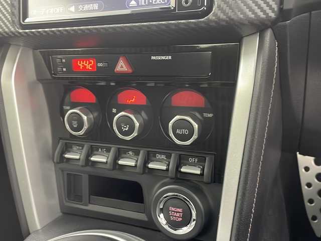 トヨタ ８６ GT 福島県 2018(平30)年 2.4万km ダークグレーメタリック /禁煙車//リアスポイラー//純正7インチナビ/・BT.CD.SD.AUX/・ワンセグTV//バックカメラ//ETC//ドライブレコーダー（F）//プッシュスタート//スマートキー×2//横滑り防止//LEDヘッドライト//LEDフォグライト//純正フロアマット//純正17インチAW