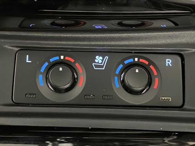 トヨタ アルファード S Cパッケージ 沖縄県 2022(令4)年 5.8万km ホワイトパールクリスタルシャイン ワンオーナー　/禁煙車/純正９インチナビ/（フルセグＴＶ　Ｂｌｕｅｔｏｏｔｈ）/バックカメラ/純正フリップダウンモニター　/モデリスタエアロ/前後ドライブレコーダー　/両側パワースライドドア　/社外デジタルインナーミラー/ＥＴＣ２．０/トヨタセーフティセンス/・プリクラッシュセーフティ/・レーンディパーチャーアラート/・オートマチックハイビーム/クルーズコントロール/レザーシート/パワーシート/シートヒーター、エアシート