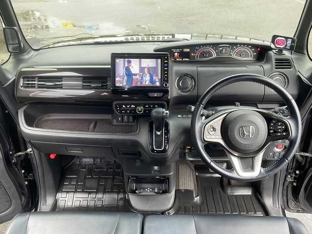 ホンダ Ｎ ＢＯＸ カスタム G L ターボ ホンダセンシング 青森県 2017(平29)年 7.8万km プレミアムベルベットパープル・パール ・4WD/・純正OPナビ/・バックカメラ/・フルセグ/CD/DVD/BT/・社外フリップダウンモニター/・両側パワースライドドア/・衝突軽減ブレーキ/・レーンキープアシスト/・追従型クルーズコントロール/・電子式パーキングブレーキ/・D＋N席シートヒーター/・オートマチックハイビーム/・パドルシフト/・純正ドライブレコーダー/・純正ETC/・社外AW冬タイヤ積込/・純正AW15インチ/・保証書・取説