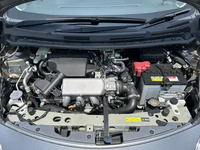 日産 ノート X DIG－S 滋賀県 2017(平29)年 5.3万km ダークメタルグレー ガソリン/2WD(FF)/CVT/7インチ純正ナビ【MM316D-W】/(FM/AM/CD/DVD/フルセグ/Bluetooth)/アラウンドビューモニター/バックカメラ/ETC/前ドライブレコーダー/スマートルームミラー/ＴＶキャンセラー/レーダー受信機/積み込み冬タイヤ/プリクラッシュブレーキアシスト	/レーンキープアシスト	/電動格納ミラー/アイドリングストップ/ステアリングスイッチ/オートライト/LEDヘッドライト/フルオートエアコン/スマートキー/スペアキー/プッシュスタート/純正フロアマット
