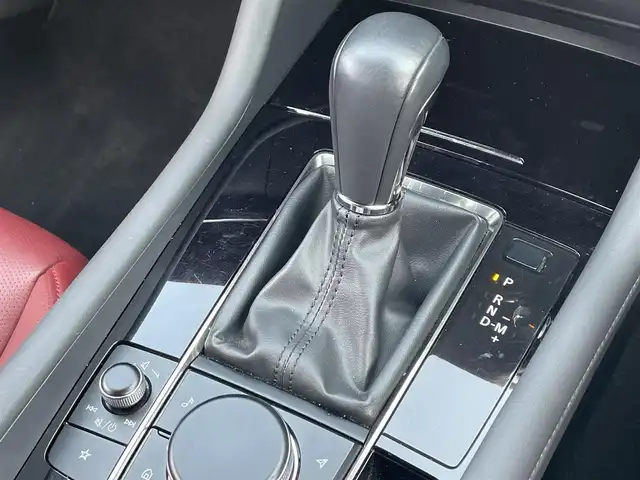 マツダ マツダ３ファストバック XD バーガンディセレクション 島根県 2019(令1)年 3.8万km ポリメタルグレーM 4WD/ワンオーナー/スマートシティブレーキ/純正ナビ/CD/DVD/DTV/Bluetooth/USB/HDMI/全方位カメラ/BOSEサウンド/レーダークルーズコントロール/HUD/赤革シート/パワーシート/シートヒーター /メモリーシート/社外AW付きスタッドレス積込/スマートキー/プッシュスタート /ステアリングスイッチ/ステアリングヒーター/パドルシフト/前後ドライブレコーダー/LEDオートライト/オートマチックハイビーム /純正18インチアルミホイール
