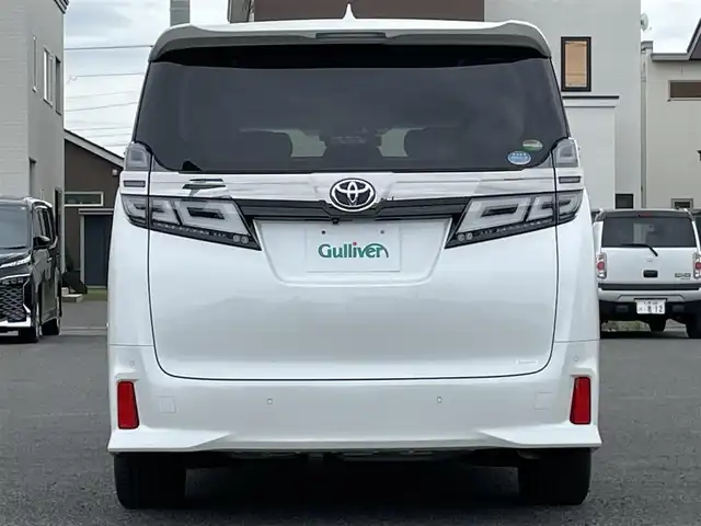 トヨタ ヴェルファイア ZG 道央・札幌 2018(平30)年 8.9万km ホワイトパールクリスタルシャイン ４WD/寒冷地仕様/純正ディーラーOPナビ/トヨタセーフティセンス/プリクラッシュセーフティ/横滑り防止装置/レーダークルーズコントロール/レーンキープアシスト/クリアランスソナー/バックカメラ/ビルトインETC2.0/ドライブレコーダー/アイドリングストップ/両側パワースライドドア/パワーバックドア/前席/２列目パワーシート/D席メモリーシート/前席シートヒーター/前席エアシート/N席/２列目オットマン/レザーシート/ステアリングリモコン/ハンドルヒーター/デジタルインナーミラー/電動パーキング/ブレーキホールド/プッシュスタート/スマートキー/LEDヘッドライト/オートライト/オートハイビーム/フォグランプ/電動格納ミラー/ウィンカーミラー/純正フロアマット/スペアキー/純正AW付冬タイヤ積込/235/50/R18/2022年/山8mm