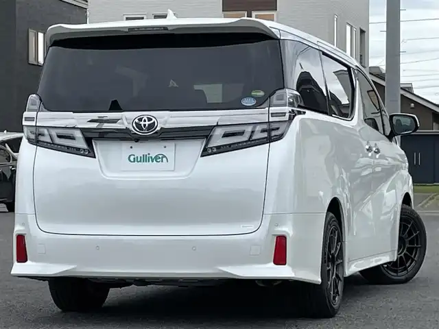 トヨタ ヴェルファイア ZG 道央・札幌 2018(平30)年 8.9万km ホワイトパールクリスタルシャイン ４WD/寒冷地仕様/純正ディーラーOPナビ/トヨタセーフティセンス/プリクラッシュセーフティ/横滑り防止装置/レーダークルーズコントロール/レーンキープアシスト/クリアランスソナー/バックカメラ/ビルトインETC2.0/ドライブレコーダー/アイドリングストップ/両側パワースライドドア/パワーバックドア/前席/２列目パワーシート/D席メモリーシート/前席シートヒーター/前席エアシート/N席/２列目オットマン/レザーシート/ステアリングリモコン/ハンドルヒーター/デジタルインナーミラー/電動パーキング/ブレーキホールド/プッシュスタート/スマートキー/LEDヘッドライト/オートライト/オートハイビーム/フォグランプ/電動格納ミラー/ウィンカーミラー/純正フロアマット/スペアキー/純正AW付冬タイヤ積込/235/50/R18/2022年/山8mm