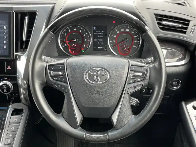 トヨタ ヴェルファイア ZG 道央・札幌 2018(平30)年 8.9万km ホワイトパールクリスタルシャイン ４WD/寒冷地仕様/純正ディーラーOPナビ/トヨタセーフティセンス/プリクラッシュセーフティ/横滑り防止装置/レーダークルーズコントロール/レーンキープアシスト/クリアランスソナー/バックカメラ/ビルトインETC2.0/ドライブレコーダー/アイドリングストップ/両側パワースライドドア/パワーバックドア/前席/２列目パワーシート/D席メモリーシート/前席シートヒーター/前席エアシート/N席/２列目オットマン/レザーシート/ステアリングリモコン/ハンドルヒーター/デジタルインナーミラー/電動パーキング/ブレーキホールド/プッシュスタート/スマートキー/LEDヘッドライト/オートライト/オートハイビーム/フォグランプ/電動格納ミラー/ウィンカーミラー/純正フロアマット/スペアキー/純正AW付冬タイヤ積込/235/50/R18/2022年/山8mm