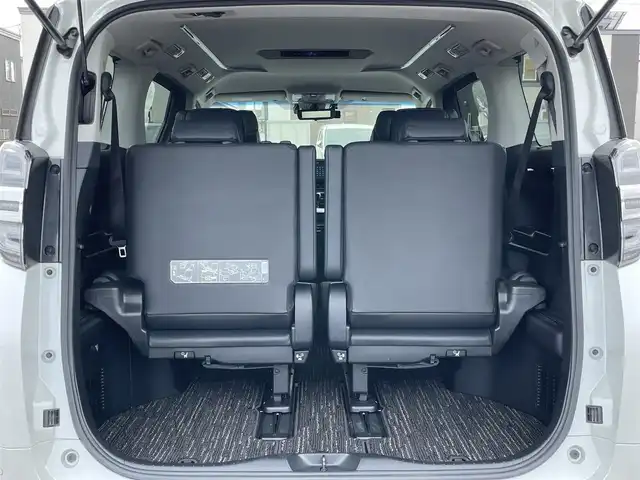 トヨタ ヴェルファイア ZG 道央・札幌 2018(平30)年 8.9万km ホワイトパールクリスタルシャイン ４WD/寒冷地仕様/純正ディーラーOPナビ/トヨタセーフティセンス/プリクラッシュセーフティ/横滑り防止装置/レーダークルーズコントロール/レーンキープアシスト/クリアランスソナー/バックカメラ/ビルトインETC2.0/ドライブレコーダー/アイドリングストップ/両側パワースライドドア/パワーバックドア/前席/２列目パワーシート/D席メモリーシート/前席シートヒーター/前席エアシート/N席/２列目オットマン/レザーシート/ステアリングリモコン/ハンドルヒーター/デジタルインナーミラー/電動パーキング/ブレーキホールド/プッシュスタート/スマートキー/LEDヘッドライト/オートライト/オートハイビーム/フォグランプ/電動格納ミラー/ウィンカーミラー/純正フロアマット/スペアキー/純正AW付冬タイヤ積込/235/50/R18/2022年/山8mm