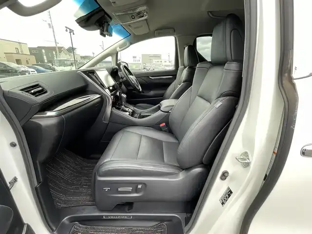 トヨタ ヴェルファイア ZG 道央・札幌 2018(平30)年 8.9万km ホワイトパールクリスタルシャイン ４WD/寒冷地仕様/純正ディーラーOPナビ/トヨタセーフティセンス/プリクラッシュセーフティ/横滑り防止装置/レーダークルーズコントロール/レーンキープアシスト/クリアランスソナー/バックカメラ/ビルトインETC2.0/ドライブレコーダー/アイドリングストップ/両側パワースライドドア/パワーバックドア/前席/２列目パワーシート/D席メモリーシート/前席シートヒーター/前席エアシート/N席/２列目オットマン/レザーシート/ステアリングリモコン/ハンドルヒーター/デジタルインナーミラー/電動パーキング/ブレーキホールド/プッシュスタート/スマートキー/LEDヘッドライト/オートライト/オートハイビーム/フォグランプ/電動格納ミラー/ウィンカーミラー/純正フロアマット/スペアキー/純正AW付冬タイヤ積込/235/50/R18/2022年/山8mm