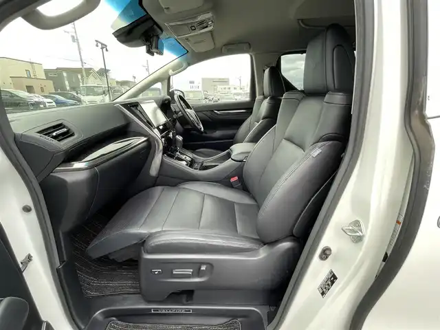 トヨタ ヴェルファイア ZG 道央・札幌 2018(平30)年 8.9万km ホワイトパールクリスタルシャイン ４WD/寒冷地仕様/純正ディーラーOPナビ/トヨタセーフティセンス/プリクラッシュセーフティ/横滑り防止装置/レーダークルーズコントロール/レーンキープアシスト/クリアランスソナー/バックカメラ/ビルトインETC2.0/ドライブレコーダー/アイドリングストップ/両側パワースライドドア/パワーバックドア/前席/２列目パワーシート/D席メモリーシート/前席シートヒーター/前席エアシート/N席/２列目オットマン/レザーシート/ステアリングリモコン/ハンドルヒーター/デジタルインナーミラー/電動パーキング/ブレーキホールド/プッシュスタート/スマートキー/LEDヘッドライト/オートライト/オートハイビーム/フォグランプ/電動格納ミラー/ウィンカーミラー/純正フロアマット/スペアキー/純正AW付冬タイヤ積込/235/50/R18/2022年/山8mm