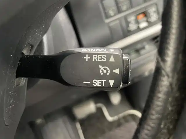 トヨタ ノア ハイブリッド Si ダブルバイビー 鹿児島県 2018(平30)年 8.6万km ホワイトパールクリスタルシャイン 禁煙車/トヨタセーフティセンスC/　・プリクラッシュセーフティ/　・レーンディバーチャーアラート/　・オートマチックハイビーム/先行車発進告知機能/クルーズコントロール(追従走行無し)/純正9型ナビ/　・Bluetooth/　・フルセグTV/　・CD/DVD/　・AM/FM/純正後席モニター/両側パワースライドドア/ETC/モデリスタエアロ/全席オートパワーウィンドウ/純正フロアマット/電動格納ミラー/ステアリングリモコン