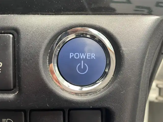 トヨタ ノア ハイブリッド Si ダブルバイビー 鹿児島県 2018(平30)年 8.6万km ホワイトパールクリスタルシャイン 禁煙車/トヨタセーフティセンスC/　・プリクラッシュセーフティ/　・レーンディバーチャーアラート/　・オートマチックハイビーム/先行車発進告知機能/クルーズコントロール(追従走行無し)/純正9型ナビ/　・Bluetooth/　・フルセグTV/　・CD/DVD/　・AM/FM/純正後席モニター/両側パワースライドドア/ETC/モデリスタエアロ/全席オートパワーウィンドウ/純正フロアマット/電動格納ミラー/ステアリングリモコン