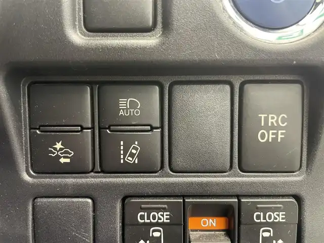 トヨタ ノア ハイブリッド Si ダブルバイビー 鹿児島県 2018(平30)年 8.6万km ホワイトパールクリスタルシャイン 禁煙車/トヨタセーフティセンスC/　・プリクラッシュセーフティ/　・レーンディバーチャーアラート/　・オートマチックハイビーム/先行車発進告知機能/クルーズコントロール(追従走行無し)/純正9型ナビ/　・Bluetooth/　・フルセグTV/　・CD/DVD/　・AM/FM/純正後席モニター/両側パワースライドドア/ETC/モデリスタエアロ/全席オートパワーウィンドウ/純正フロアマット/電動格納ミラー/ステアリングリモコン