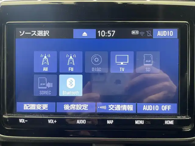 トヨタ ノア ハイブリッド Si ダブルバイビー 鹿児島県 2018(平30)年 8.6万km ホワイトパールクリスタルシャイン 禁煙車/トヨタセーフティセンスC/　・プリクラッシュセーフティ/　・レーンディバーチャーアラート/　・オートマチックハイビーム/先行車発進告知機能/クルーズコントロール(追従走行無し)/純正9型ナビ/　・Bluetooth/　・フルセグTV/　・CD/DVD/　・AM/FM/純正後席モニター/両側パワースライドドア/ETC/モデリスタエアロ/全席オートパワーウィンドウ/純正フロアマット/電動格納ミラー/ステアリングリモコン