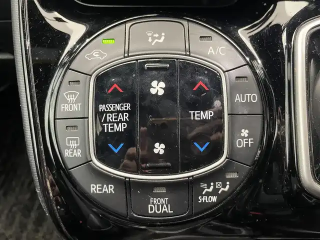 トヨタ ノア ハイブリッド Si ダブルバイビー 鹿児島県 2018(平30)年 8.6万km ホワイトパールクリスタルシャイン 禁煙車/トヨタセーフティセンスC/　・プリクラッシュセーフティ/　・レーンディバーチャーアラート/　・オートマチックハイビーム/先行車発進告知機能/クルーズコントロール(追従走行無し)/純正9型ナビ/　・Bluetooth/　・フルセグTV/　・CD/DVD/　・AM/FM/純正後席モニター/両側パワースライドドア/ETC/モデリスタエアロ/全席オートパワーウィンドウ/純正フロアマット/電動格納ミラー/ステアリングリモコン