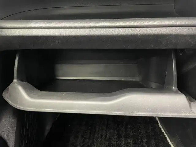 トヨタ ノア ハイブリッド Si ダブルバイビー 鹿児島県 2018(平30)年 8.6万km ホワイトパールクリスタルシャイン 禁煙車/トヨタセーフティセンスC/　・プリクラッシュセーフティ/　・レーンディバーチャーアラート/　・オートマチックハイビーム/先行車発進告知機能/クルーズコントロール(追従走行無し)/純正9型ナビ/　・Bluetooth/　・フルセグTV/　・CD/DVD/　・AM/FM/純正後席モニター/両側パワースライドドア/ETC/モデリスタエアロ/全席オートパワーウィンドウ/純正フロアマット/電動格納ミラー/ステアリングリモコン