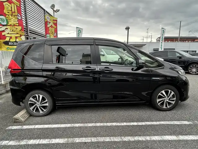 ホンダ フリード ハイブリット EX 奈良県 2018(平30)年 3.5万km プレミアムスパークルブラックパール 1オーナー/社外ナビ(CN-RE04D)/BT/TV/SD//ALPINE後席モニター/両側パワスラ/衝突軽減システム/レーンキープアシスト/追従式レーダークルコン/横滑り防止装置/バックカメラ/ETC/ドラレコ/ハーフレザー/シートヒーター/三列シート/社外フロアマット/カーテンエアバック/保証書・取説・スペアキー付