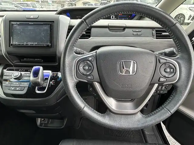 ホンダ フリード ハイブリット EX 奈良県 2018(平30)年 3.5万km プレミアムスパークルブラックパール 1オーナー/社外ナビ(CN-RE04D)/BT/TV/SD//ALPINE後席モニター/両側パワスラ/衝突軽減システム/レーンキープアシスト/追従式レーダークルコン/横滑り防止装置/バックカメラ/ETC/ドラレコ/ハーフレザー/シートヒーター/三列シート/社外フロアマット/カーテンエアバック/保証書・取説・スペアキー付