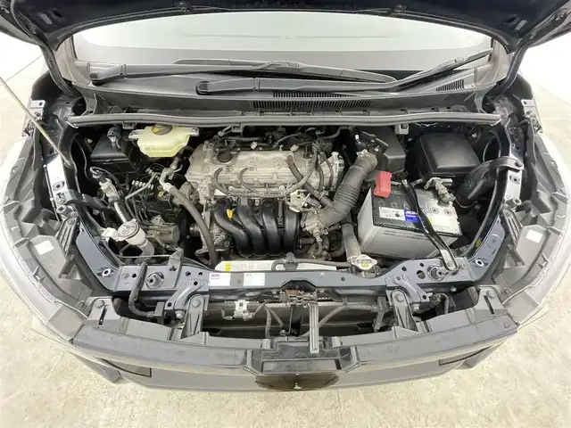 トヨタ ヴォクシー ZS 千葉県 2015(平27)年 4.6万km ブラッキッシュアゲハガラスフレーク 禁煙車/純正メモリナビ/・型番：NSZT-W64/・CD/DVD/Bluetooth/フルセグTV/・バックカメラ/・ビルトインETC/片側電動ドア/革巻きステアリング/・ステアリングスイッチ/MT付きAT/左右独立エアコン/社外フロアマット/純正ドアバイザー/純正16インチAW/オートライト/・LEDヘッドライト/・フォグランプ/電動格納ウインカーミラー