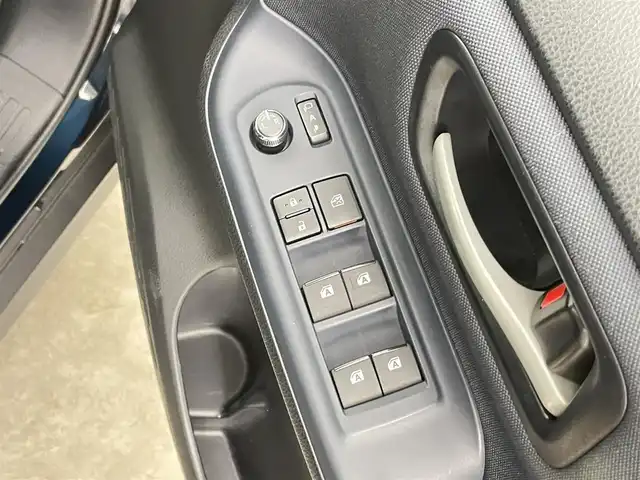 トヨタ ヴォクシー ZS 千葉県 2015(平27)年 4.6万km ブラッキッシュアゲハガラスフレーク 禁煙車/純正メモリナビ/・型番：NSZT-W64/・CD/DVD/Bluetooth/フルセグTV/・バックカメラ/・ビルトインETC/片側電動ドア/革巻きステアリング/・ステアリングスイッチ/MT付きAT/左右独立エアコン/社外フロアマット/純正ドアバイザー/純正16インチAW/オートライト/・LEDヘッドライト/・フォグランプ/電動格納ウインカーミラー