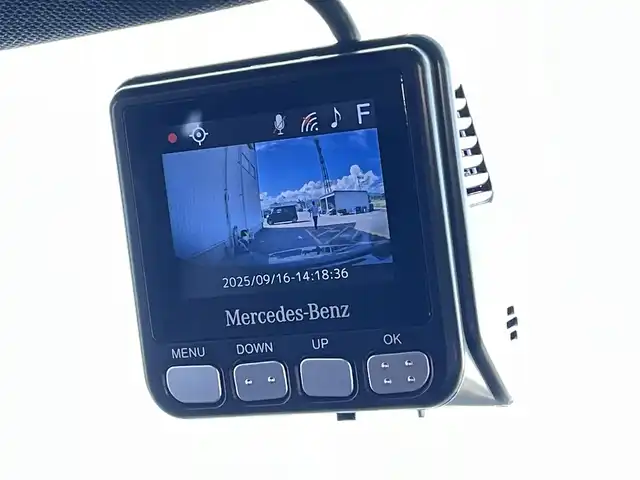 メルセデス・ベンツ Ａ１８０ スタイル AMGライン 佐賀県 2020(令2)年 2万km コスモスブラック AMGライン/純正10.25インチナビゲーション/・AM/FM/BT//・Appple Car Play/Android Auto//・アラウンドビューモニター/パノラミックスライディングルーフ/純正前後ドライブレコーダー/USB入力端子/純正18インチアルミホイール/黒ハーフレザーシート/・パワーシート「運転席/助手席」/・シートヒーター「運転席/助手席」/シートキネティック機能/スマートキー/純正フロアマット/新車保証書/取扱説明書/スペアキー1本/メルセデスベンツインテリジェントドライブ/・アクティブブレーキアシスト（衝突被害軽減ブレーキ）/・アクティブディスタンスアシスト・ディストロニック/・アクティブステアリングアシスト/・アクティブレーンキーピングアシスト/・ブラインドスポットアシスト/・アクティブエマージェンシーストップアシスト/・アクティブパーキングアシスト（パークトロニック機能付）/・アテンションアシスト（注意力喚起機能）/・PRE-SAFE（衝突被害軽減システム）/・ヒルスタートアシスト/・マルチビームLEDヘッドライト