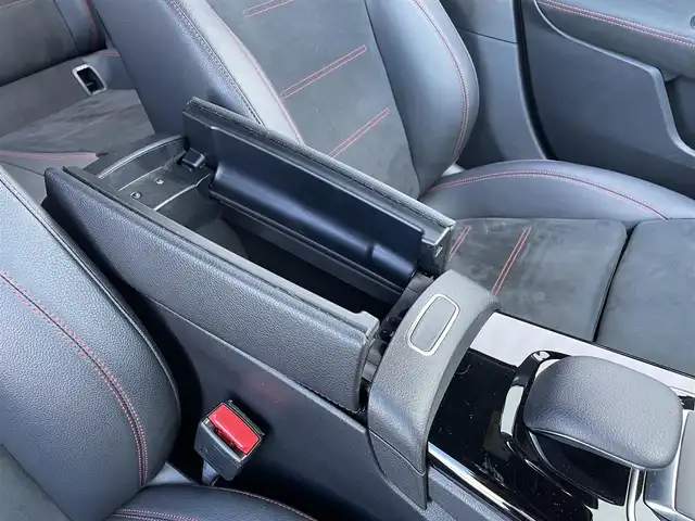 メルセデス・ベンツ Ａ１８０ スタイル AMGライン 佐賀県 2020(令2)年 2万km コスモスブラック AMGライン/純正10.25インチナビゲーション/・AM/FM/BT//・Appple Car Play/Android Auto//・アラウンドビューモニター/パノラミックスライディングルーフ/純正前後ドライブレコーダー/USB入力端子/純正18インチアルミホイール/黒ハーフレザーシート/・パワーシート「運転席/助手席」/・シートヒーター「運転席/助手席」/シートキネティック機能/スマートキー/純正フロアマット/新車保証書/取扱説明書/スペアキー1本/メルセデスベンツインテリジェントドライブ/・アクティブブレーキアシスト（衝突被害軽減ブレーキ）/・アクティブディスタンスアシスト・ディストロニック/・アクティブステアリングアシスト/・アクティブレーンキーピングアシスト/・ブラインドスポットアシスト/・アクティブエマージェンシーストップアシスト/・アクティブパーキングアシスト（パークトロニック機能付）/・アテンションアシスト（注意力喚起機能）/・PRE-SAFE（衝突被害軽減システム）/・ヒルスタートアシスト/・マルチビームLEDヘッドライト