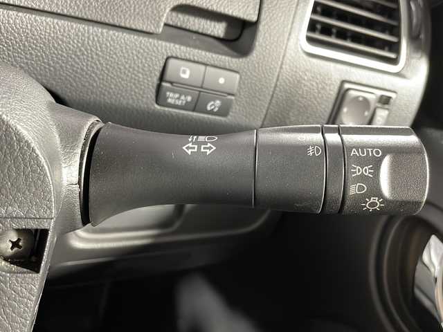 日産 セレナ HWS S HV Vセレ +Sefty 沖縄県 2014(平26)年 6.9万km ダイヤモンドブラック 禁煙車　/８人乗り　/純正７インチナビ/（ＢＴ，フルセグ，ＡＭ／ＦＭ，ＣＤ／ＤＶＤ）　/アラウンドビューモニター　/両側パワースライドドア　/純正11インチフリップダウンモニター　/クルーズコントロール　/コーナーセンサー/エマージェンシーブレーキ/ビルトインＥＴＣ　/純正ドアバイザー/純正フロアマット/純正１６インチアルミホイール