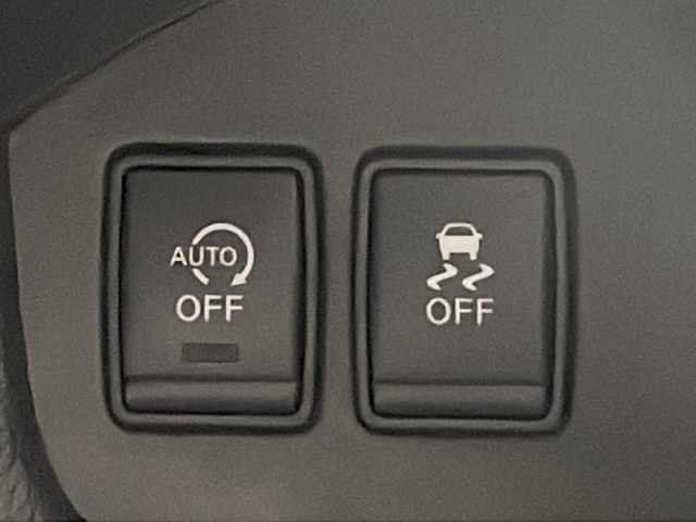 日産 セレナ HWS S HV Vセレ +Sefty 沖縄県 2014(平26)年 6.9万km ダイヤモンドブラック 禁煙車　/８人乗り　/純正７インチナビ/（ＢＴ，フルセグ，ＡＭ／ＦＭ，ＣＤ／ＤＶＤ）　/アラウンドビューモニター　/両側パワースライドドア　/純正11インチフリップダウンモニター　/クルーズコントロール　/コーナーセンサー/エマージェンシーブレーキ/ビルトインＥＴＣ　/純正ドアバイザー/純正フロアマット/純正１６インチアルミホイール