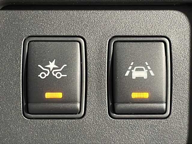 日産 セレナ HWS S HV Vセレ +Sefty 沖縄県 2014(平26)年 6.9万km ダイヤモンドブラック 禁煙車　/８人乗り　/純正７インチナビ/（ＢＴ，フルセグ，ＡＭ／ＦＭ，ＣＤ／ＤＶＤ）　/アラウンドビューモニター　/両側パワースライドドア　/純正11インチフリップダウンモニター　/クルーズコントロール　/コーナーセンサー/エマージェンシーブレーキ/ビルトインＥＴＣ　/純正ドアバイザー/純正フロアマット/純正１６インチアルミホイール