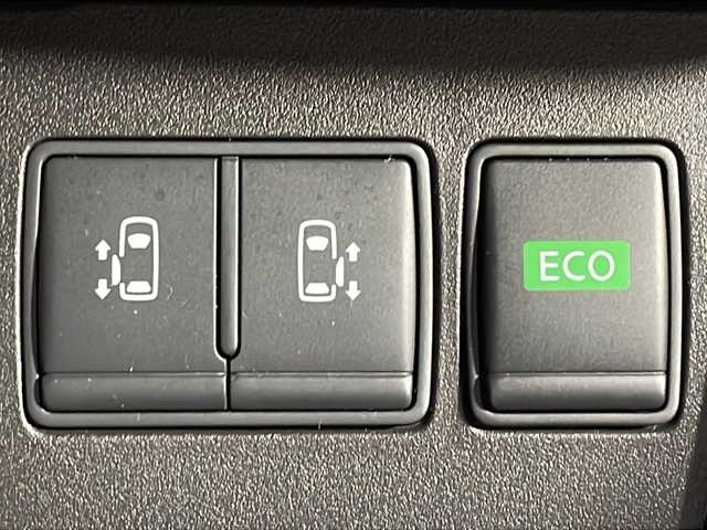 日産 セレナ HWS S HV Vセレ +Sefty 沖縄県 2014(平26)年 6.9万km ダイヤモンドブラック 禁煙車　/８人乗り　/純正７インチナビ/（ＢＴ，フルセグ，ＡＭ／ＦＭ，ＣＤ／ＤＶＤ）　/アラウンドビューモニター　/両側パワースライドドア　/純正11インチフリップダウンモニター　/クルーズコントロール　/コーナーセンサー/エマージェンシーブレーキ/ビルトインＥＴＣ　/純正ドアバイザー/純正フロアマット/純正１６インチアルミホイール