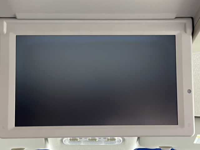 日産 セレナ HWS S HV Vセレ +Sefty 沖縄県 2014(平26)年 6.9万km ダイヤモンドブラック 禁煙車　/８人乗り　/純正７インチナビ/（ＢＴ，フルセグ，ＡＭ／ＦＭ，ＣＤ／ＤＶＤ）　/アラウンドビューモニター　/両側パワースライドドア　/純正11インチフリップダウンモニター　/クルーズコントロール　/コーナーセンサー/エマージェンシーブレーキ/ビルトインＥＴＣ　/純正ドアバイザー/純正フロアマット/純正１６インチアルミホイール