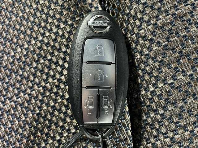 日産 セレナ HWS S HV Vセレ +Sefty 沖縄県 2014(平26)年 6.9万km ダイヤモンドブラック 禁煙車　/８人乗り　/純正７インチナビ/（ＢＴ，フルセグ，ＡＭ／ＦＭ，ＣＤ／ＤＶＤ）　/アラウンドビューモニター　/両側パワースライドドア　/純正11インチフリップダウンモニター　/クルーズコントロール　/コーナーセンサー/エマージェンシーブレーキ/ビルトインＥＴＣ　/純正ドアバイザー/純正フロアマット/純正１６インチアルミホイール