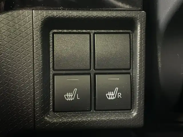 ダイハツ タント カスタム RS 愛知県 2024(令6)年 0.3万km シャイニングホワイトパール 7インチナビ/（CD/DVD/Bluetooth/フルセグTV）/バックカメラ/スマートアシストIII/・衝突軽減ブレーキ/・レーンキープアシスト/・オートマチックハイビーム/・誤発進抑制機能/・パーキングセンサー/ETC/シートヒーター/両側パワースライドドア/純正15インチアルミホイール/アイドリングストップ/スマートキー/スペアキー1本/プッシュスタート/LEDヘッドライト/フロントフォグランプ/オートライト/純正フロアマット/横滑り防止装置