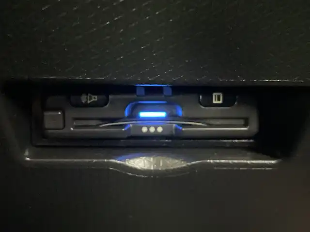 ダイハツ タント カスタム RS 愛知県 2024(令6)年 0.3万km シャイニングホワイトパール 7インチナビ/（CD/DVD/Bluetooth/フルセグTV）/バックカメラ/スマートアシストIII/・衝突軽減ブレーキ/・レーンキープアシスト/・オートマチックハイビーム/・誤発進抑制機能/・パーキングセンサー/ETC/シートヒーター/両側パワースライドドア/純正15インチアルミホイール/アイドリングストップ/スマートキー/スペアキー1本/プッシュスタート/LEDヘッドライト/フロントフォグランプ/オートライト/純正フロアマット/横滑り防止装置