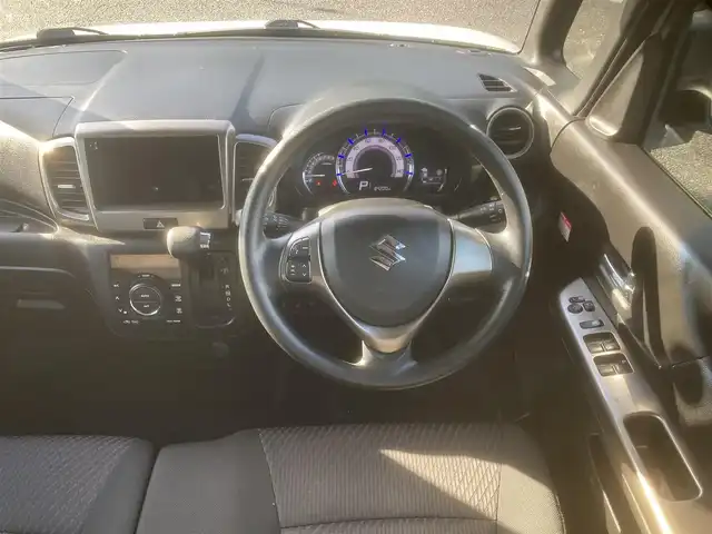 スズキ スペーシア カスタム Z 埼玉県 2017(平29)年 8.5万km クリスタルホワイトP (株)IDOMが運営する【じしゃロン鳩ヶ谷店】の自社ローン専用車両になりますこちらは現金またはオートローンご利用時の価格です。自社ローンご希望の方は別途その旨お申付け下さい/登録時84200km/オーディオレス/デュアルカメラブレーキサポート/・プリクラッシュセーフティシステム（ＰＣＳ）/・車線逸脱警報機能/左側パワースライドドア/右側イージークローズスライドドア/運転席シートヒーター/助手席シートアンダーボックス/ステアリングスイッチ/アイドリングストップ/オートライト/純正HIDヘッドライト/フロントフォグランプ/プッシュスタート/スマートキー/純正15インチAW/ダブルエアバッグ/横滑り防止機能/電動格納機能付きウインカーミラー/ベンチシート