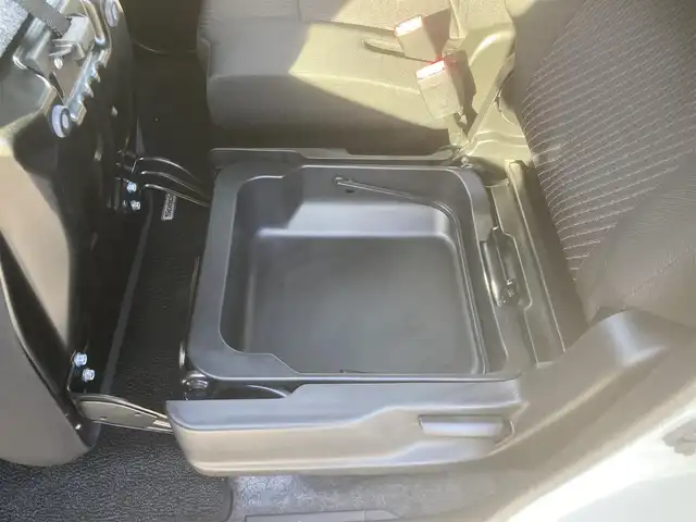 スズキ スペーシア カスタム Z 埼玉県 2017(平29)年 8.5万km クリスタルホワイトP (株)IDOMが運営する【じしゃロン鳩ヶ谷店】の自社ローン専用車両になりますこちらは現金またはオートローンご利用時の価格です。自社ローンご希望の方は別途その旨お申付け下さい/登録時84200km/オーディオレス/デュアルカメラブレーキサポート/・プリクラッシュセーフティシステム（ＰＣＳ）/・車線逸脱警報機能/左側パワースライドドア/右側イージークローズスライドドア/運転席シートヒーター/助手席シートアンダーボックス/ステアリングスイッチ/アイドリングストップ/オートライト/純正HIDヘッドライト/フロントフォグランプ/プッシュスタート/スマートキー/純正15インチAW/ダブルエアバッグ/横滑り防止機能/電動格納機能付きウインカーミラー/ベンチシート