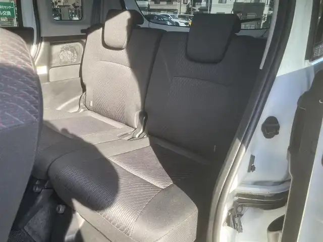 スズキ スペーシア カスタム Z 埼玉県 2017(平29)年 8.5万km クリスタルホワイトP (株)IDOMが運営する【じしゃロン鳩ヶ谷店】の自社ローン専用車両になりますこちらは現金またはオートローンご利用時の価格です。自社ローンご希望の方は別途その旨お申付け下さい/登録時84200km/オーディオレス/デュアルカメラブレーキサポート/・プリクラッシュセーフティシステム（ＰＣＳ）/・車線逸脱警報機能/左側パワースライドドア/右側イージークローズスライドドア/運転席シートヒーター/助手席シートアンダーボックス/ステアリングスイッチ/アイドリングストップ/オートライト/純正HIDヘッドライト/フロントフォグランプ/プッシュスタート/スマートキー/純正15インチAW/ダブルエアバッグ/横滑り防止機能/電動格納機能付きウインカーミラー/ベンチシート