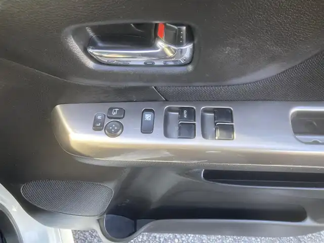 スズキ スペーシア カスタム Z 埼玉県 2017(平29)年 8.5万km クリスタルホワイトP (株)IDOMが運営する【じしゃロン鳩ヶ谷店】の自社ローン専用車両になりますこちらは現金またはオートローンご利用時の価格です。自社ローンご希望の方は別途その旨お申付け下さい/登録時84200km/オーディオレス/デュアルカメラブレーキサポート/・プリクラッシュセーフティシステム（ＰＣＳ）/・車線逸脱警報機能/左側パワースライドドア/右側イージークローズスライドドア/運転席シートヒーター/助手席シートアンダーボックス/ステアリングスイッチ/アイドリングストップ/オートライト/純正HIDヘッドライト/フロントフォグランプ/プッシュスタート/スマートキー/純正15インチAW/ダブルエアバッグ/横滑り防止機能/電動格納機能付きウインカーミラー/ベンチシート