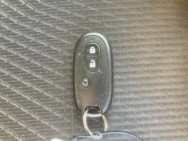 スズキ スペーシア カスタム Z 埼玉県 2017(平29)年 8.5万km クリスタルホワイトP (株)IDOMが運営する【じしゃロン鳩ヶ谷店】の自社ローン専用車両になりますこちらは現金またはオートローンご利用時の価格です。自社ローンご希望の方は別途その旨お申付け下さい/登録時84200km/オーディオレス/デュアルカメラブレーキサポート/・プリクラッシュセーフティシステム（ＰＣＳ）/・車線逸脱警報機能/左側パワースライドドア/右側イージークローズスライドドア/運転席シートヒーター/助手席シートアンダーボックス/ステアリングスイッチ/アイドリングストップ/オートライト/純正HIDヘッドライト/フロントフォグランプ/プッシュスタート/スマートキー/純正15インチAW/ダブルエアバッグ/横滑り防止機能/電動格納機能付きウインカーミラー/ベンチシート