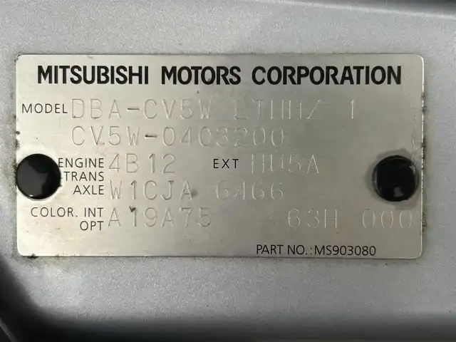 三菱 デリカＤ：５ シャモニー 滋賀県 2010(平22)年 14.9万km クールシルバー/ミディアムグレーマイカ 純正HDDナビ/・AM/FM/・CD/DVD/・Bluetooth/・フルセグTV/バックカメラ/サイドカメラ/パドルシフト/フリップダウンモニター/ビルトインETC/運転席パワーシート/前席シートヒーター/クルーズコントロール/片側パワースライドドア/コーナーセンサー/ウッドコンビステアリング/リフトアップ/社外マフラー/オートマチックヘッドライト/HIDヘッドライト/フォグランプ/純正18インチアルミホイール